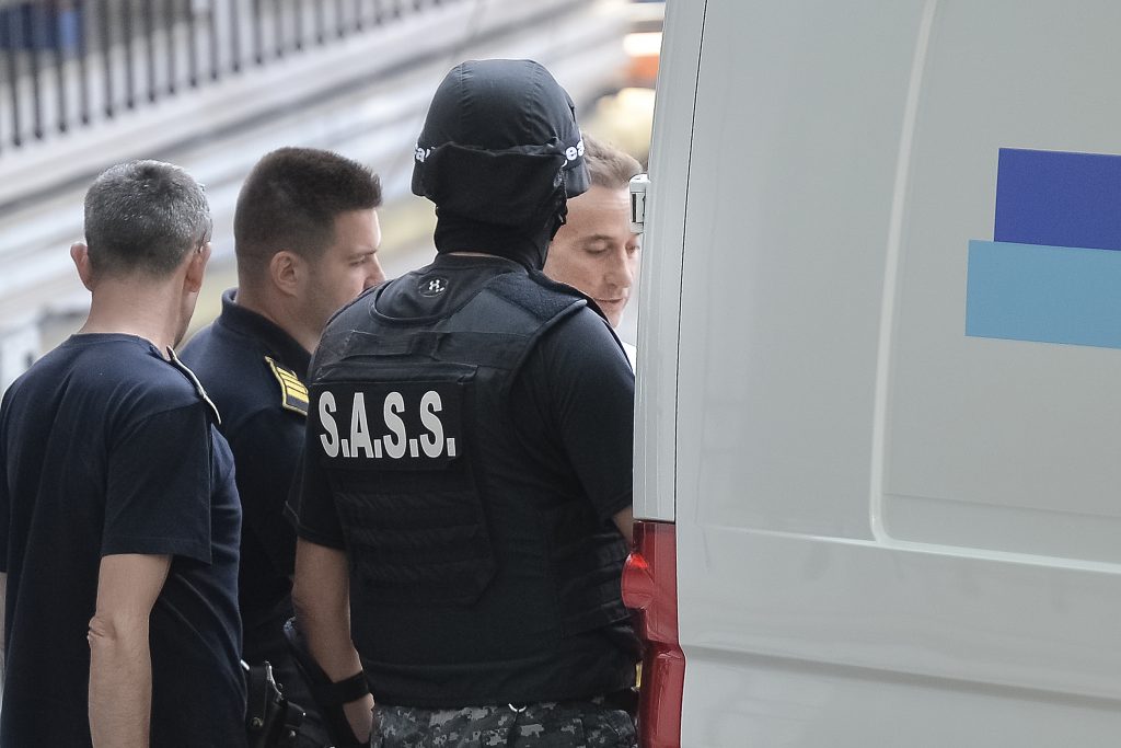 Radu Mazare paraseste sediul ICCJ marti, 21 mai 2019, dupa ce a fost adus de la Penitenciarul Rahova la Inalta Curte de Casatie si Justitie (ICCJ) din Bucuresti, pentru a fi confirmat mandatul de arestare preventiva dispus in dosarul Polaris in care a fost condamnat, in prima instanta, la 9 ani si 10 luni de inchisoare.