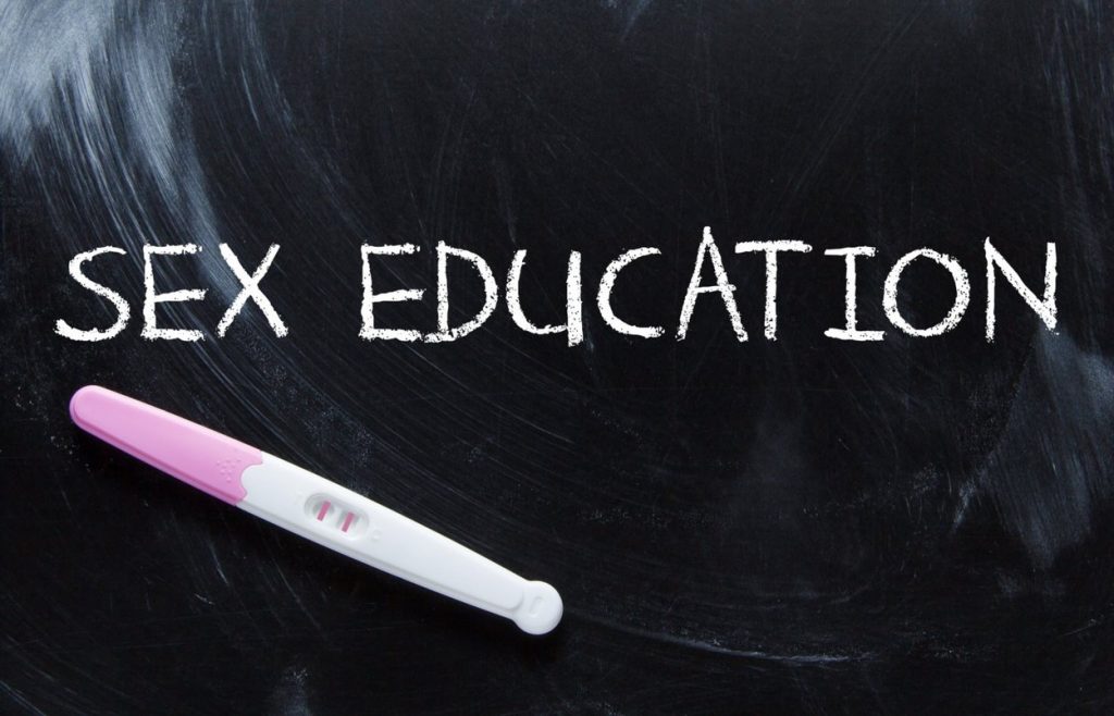 O educație sexuală cuprinzătoare contribuie la construirea unei societăți mai sigure
